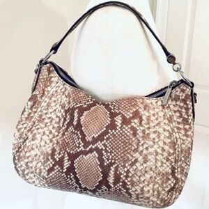👜 Michael Kors Fulton Medium Top Zip Shoulder Bag Embossed Leather in Dark Sand
